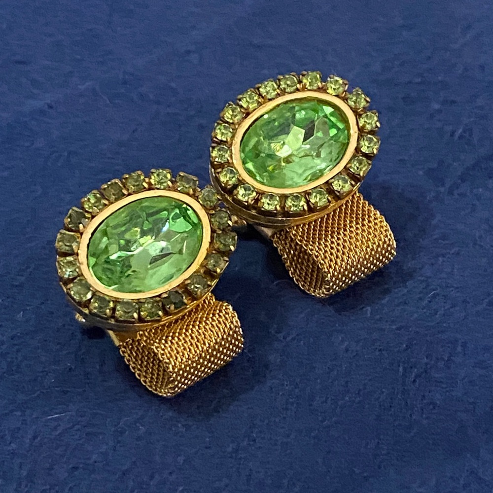 Elegant Vintage Gold and Green Gemstone Mesh Wrap Cuff Links.